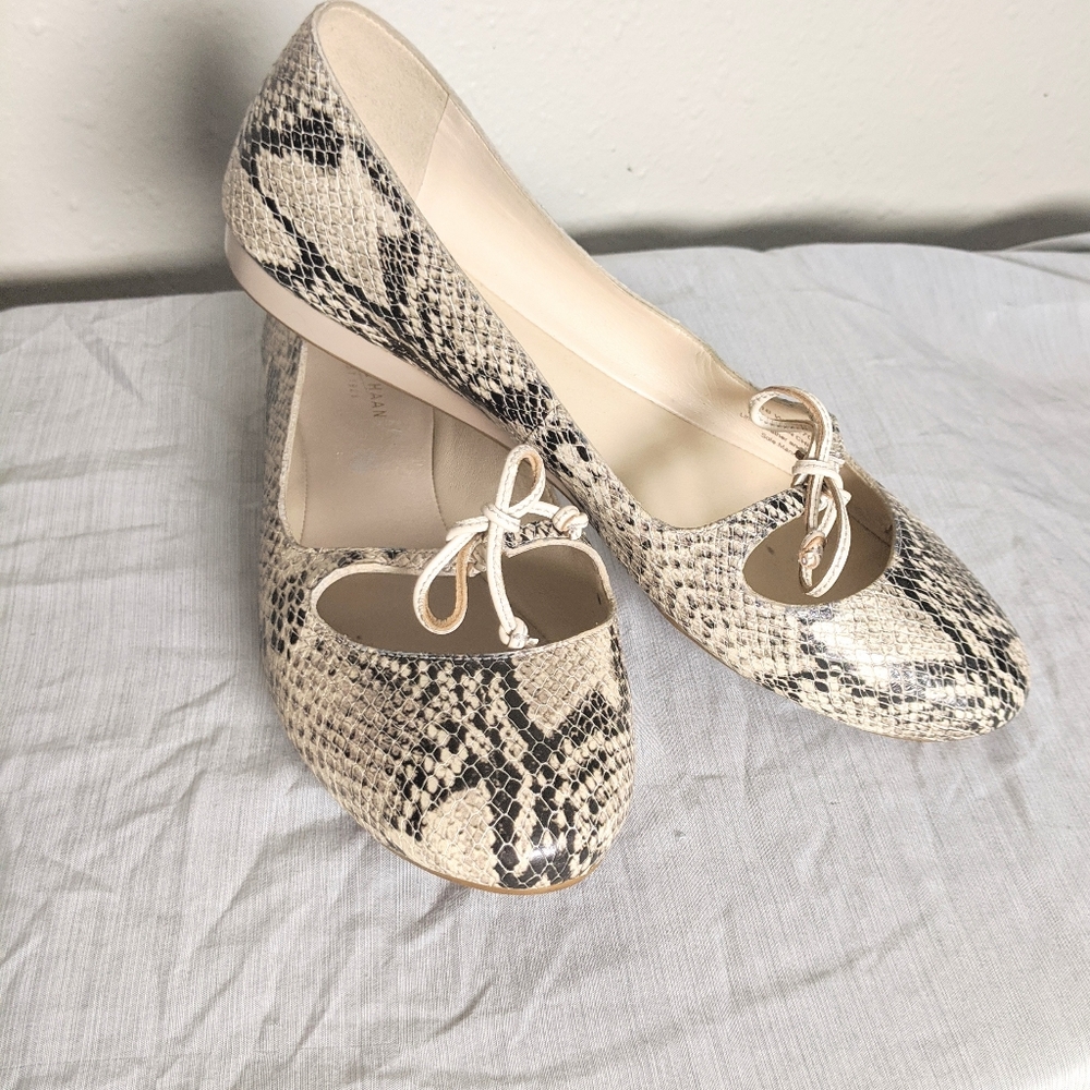 🌿Cole Haan snake skin bow tie flats